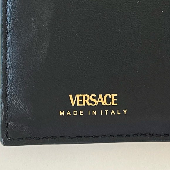 Versace Virtus Quilted Compact Wallet – Black & Yellow Floral w/ Gold Hardware - Picture 5 of 15